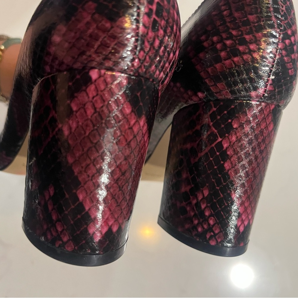 Marc Fisher 🆕 Zala Block Heel Pump • Black/Red Snake Print • Size 8 US • New - Picture 4 of 6